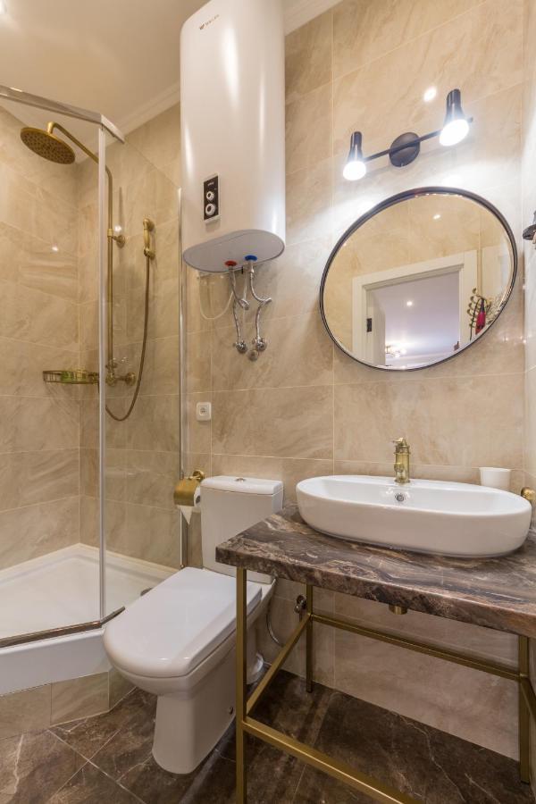 Design Apartment On Mykhailivskyi Ln. 4 Kiev Buitenkant foto
