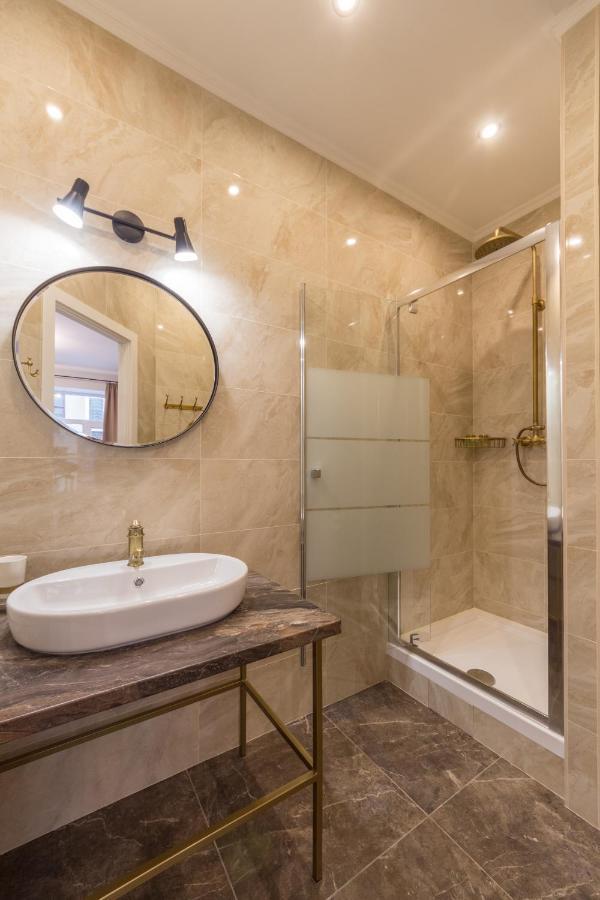Design Apartment On Mykhailivskyi Ln. 4 Kiev Buitenkant foto