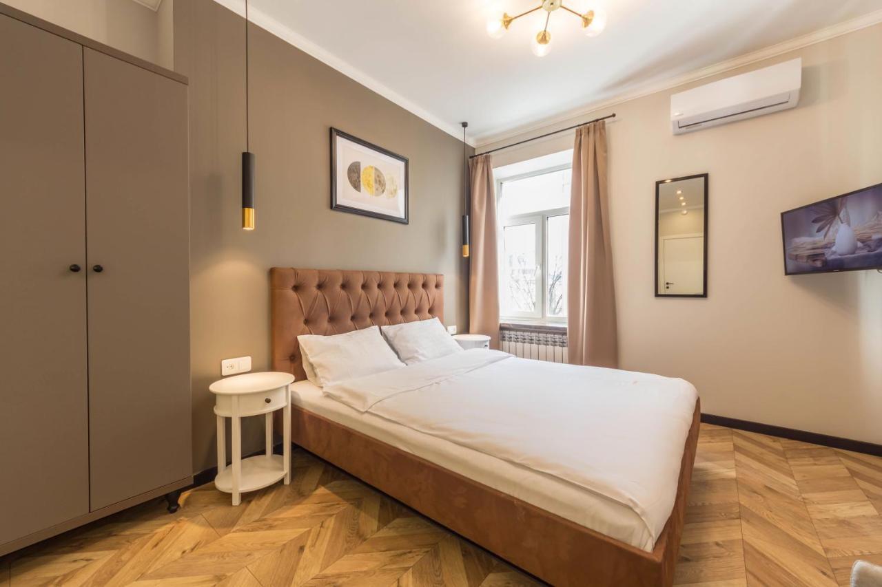 Design Apartment On Mykhailivskyi Ln. 4 Kiev Buitenkant foto